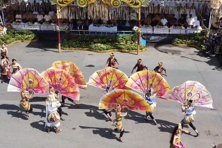 Pawai tahun ini mengangkat tema  Jana Kerthi Paramaguna Wikrame yang memiliki makna Harkat Martabat Manusia Unggul.