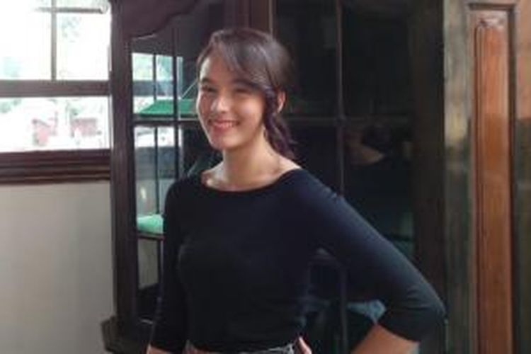 Artis peran Chelsea Islan (20) berpose usai jumpa pers di sela-sela shooting film Love You... Love You Not, di Gedung Arsip Nasional, Gadjah Mada, Jakarta Pusat, Selasa (7/7/2015).