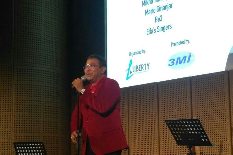 Penyanyi senior Harvey Malaihollo saat tampil dalam peluncuran singel terbarunya berjudul I Am Still Here di Galeri Indonesia Kaya, Grand Indonesia, Jakarta Pusat, Minggu (2/12/2018).