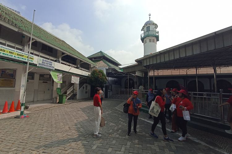 Bagian dalam Masjid Jami Al-Makmur Cikini, salah satu cagar budaya di Cikini, Jakarta Pusat, pada Minggu (10/5/2025).
