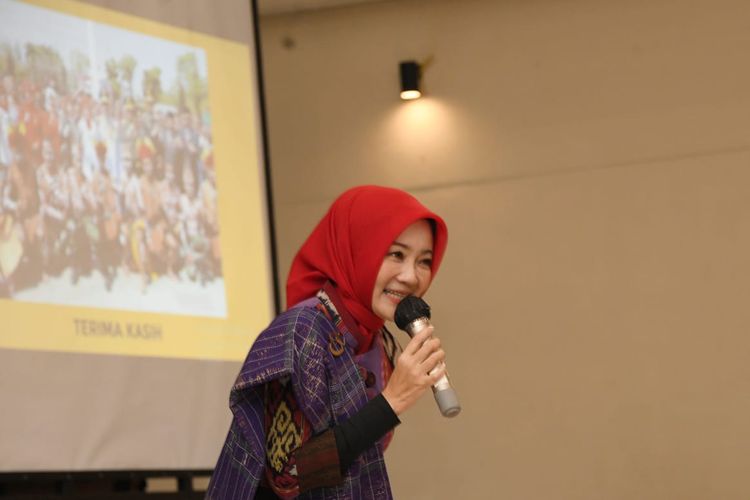 Ketua Tim Penggerak Pemberdayaan Kesejahteraan Keluarga (TP PKK) Jawa Barat (Jabar) Atalia Praratya yang juga istri Gubernur Jabar Ridwan Kamil.