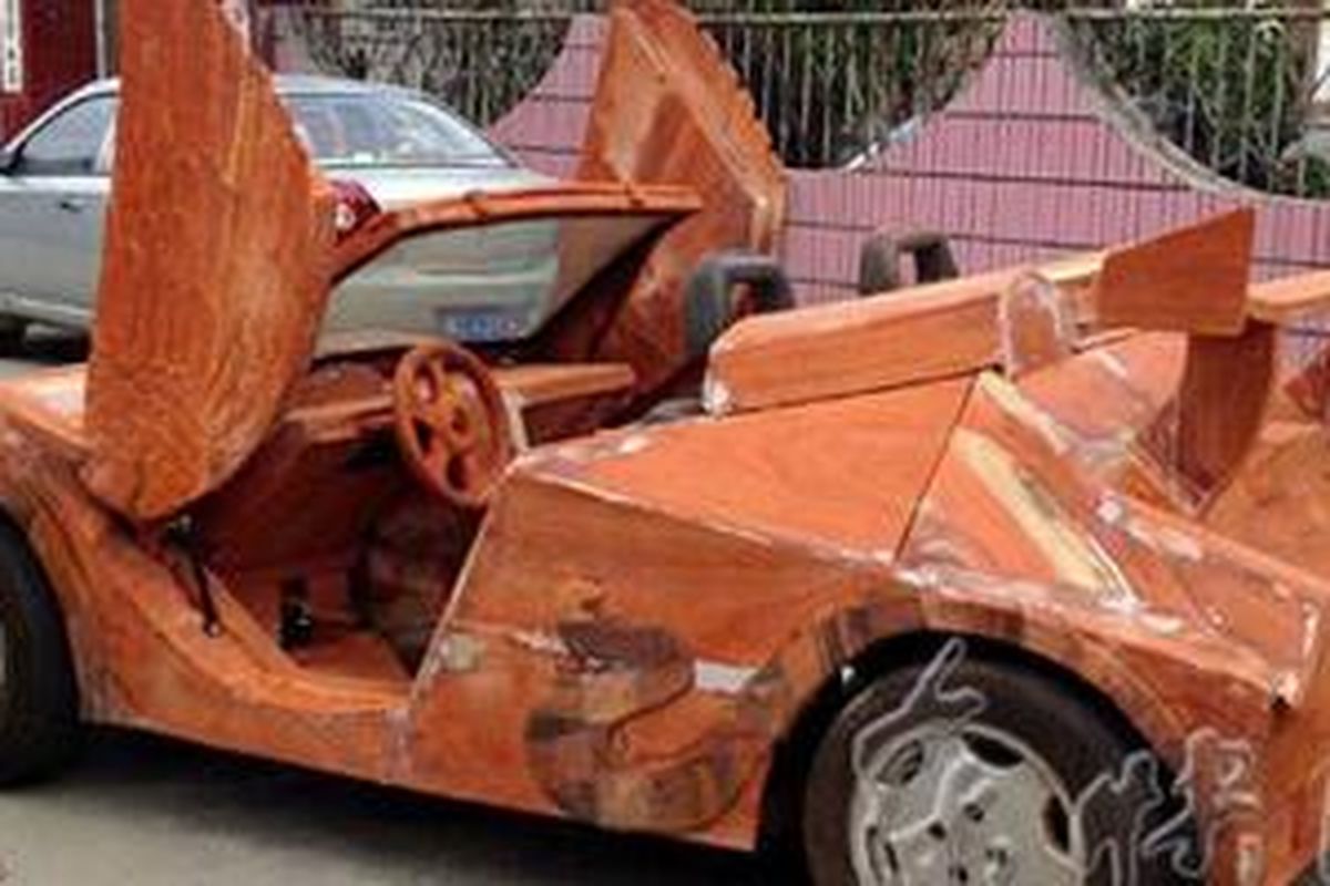 Replika Lamborghini Roadster dari kayu