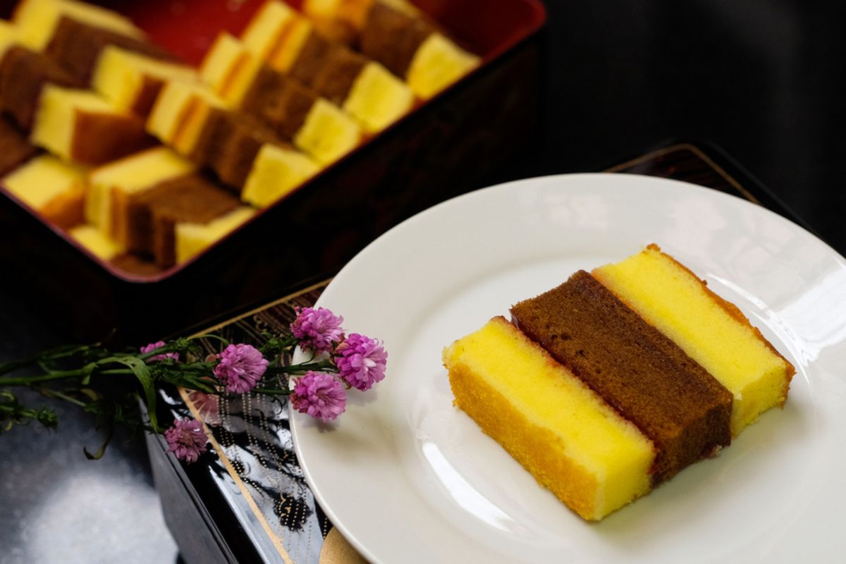 Ilustrasi kue lapis surabaya. 