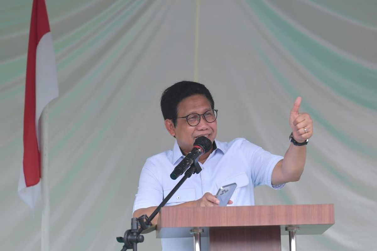 Menteri Desa, Pembangunan Daerah Tertinggal, dan Transmigrasi (Mendes PDTT) Abdul Halim Iskandar saat meresmikan desa digital di Desa Air Seruk, Kecamatan Sijuk, Kabupaten Belitung, Bangka Belitung, Sabtu (20/11/2021).

