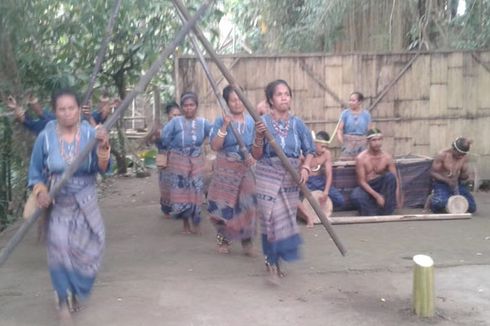 Tua Reta Lo'u, Tarian Menyambut Tamu di Sikka Flores 