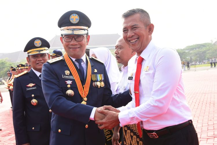 Gubernur Jawa Barat (Jabar) Ridwan Kamil menghadiri upacara Hari Perhubungan Nasional Tingkat Provinsi Jawa Barat Tahun 2019 di Plaza Pemda Kabupaten Bekasi, Kamis (19/9/2019)