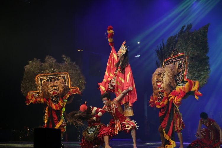 Reog Ponorogo menjadi bagian dari pertunjukan Mahabaya The Epic Story of Life Journey  di Trans Studio Bandung yang mengkolaborasikan kesenian budaya tradisional dengan sirkus internasional