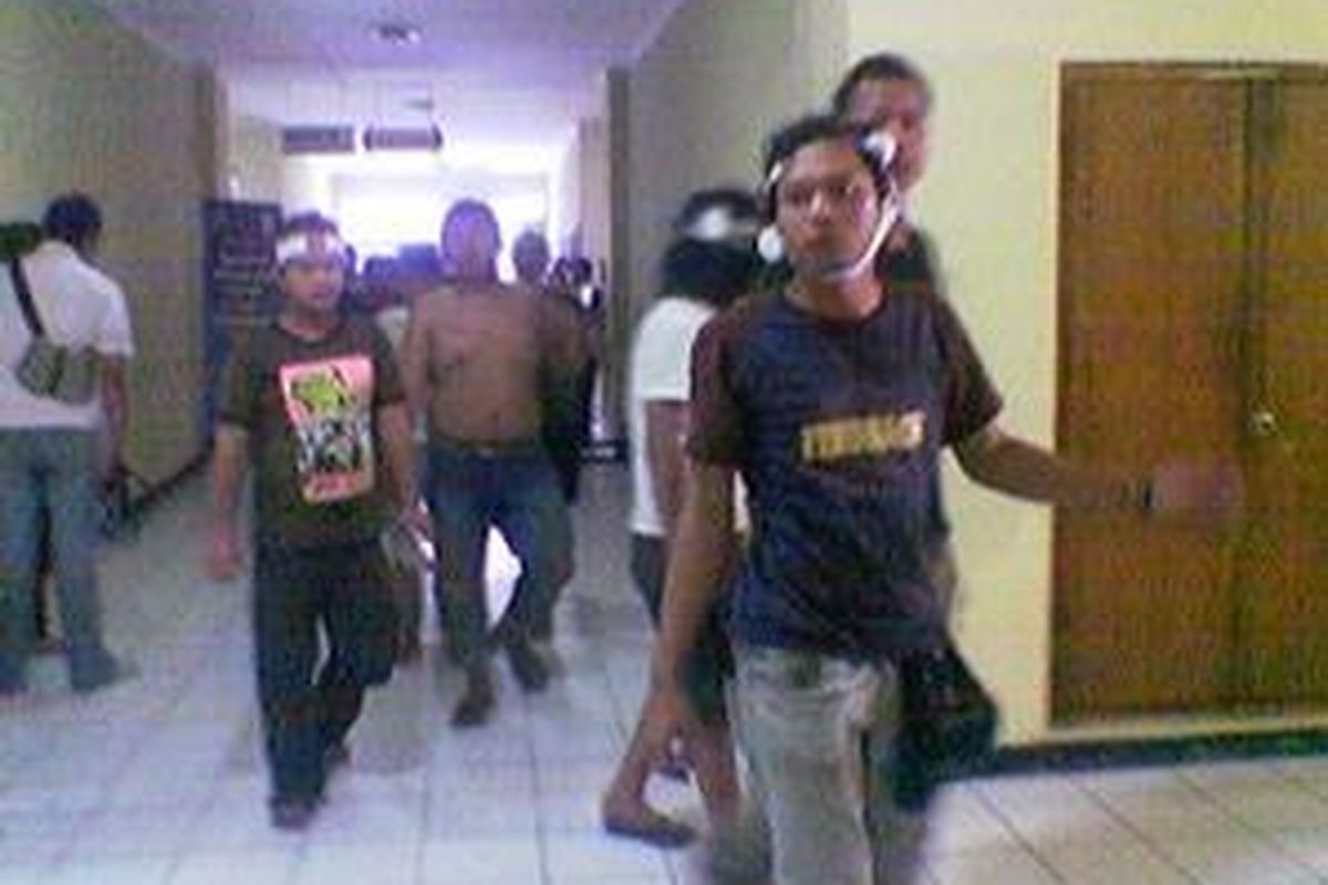 Mahasiswa Unas yang terluka di Polres Metro Jakarta Selatan.