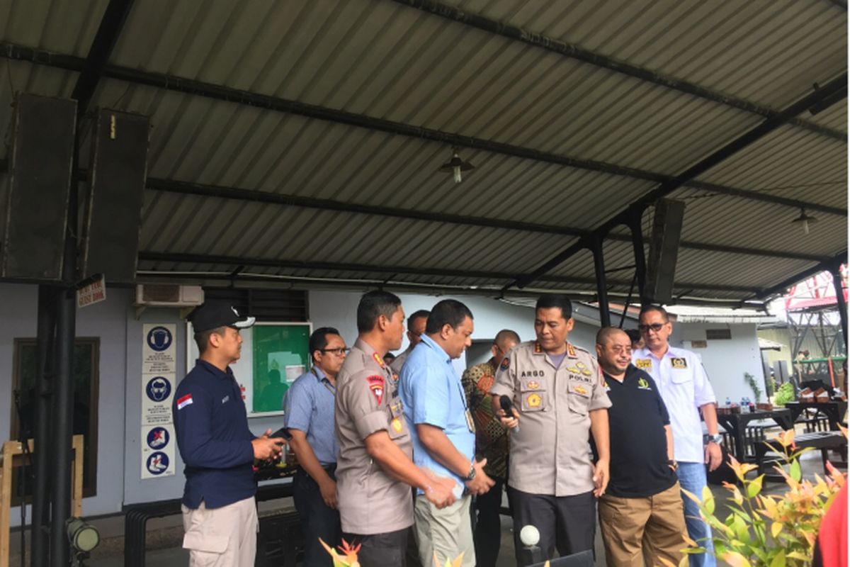 Tim penyidik Polda Metro Jaya dan Komisi III DPR di lapagan Tembak Kelapa Dua, Selasa (23/10/2018).