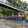 Paksa Maju ke Istana Merdeka, Massa Aksi Demo di Patung Kuda Saling Dorong dengan Polisi