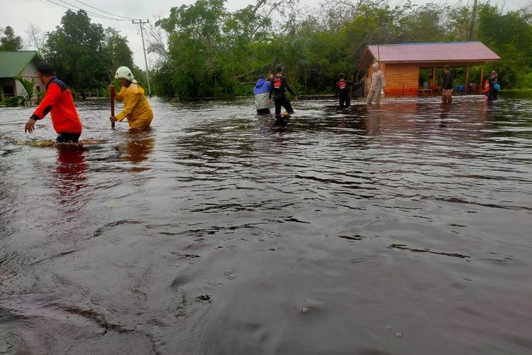 Inilah penampakan banjir yang menggenangi permukiman warga di Kabupaten Kepulauan Meranti, Riau, Senin (23/1/2023).