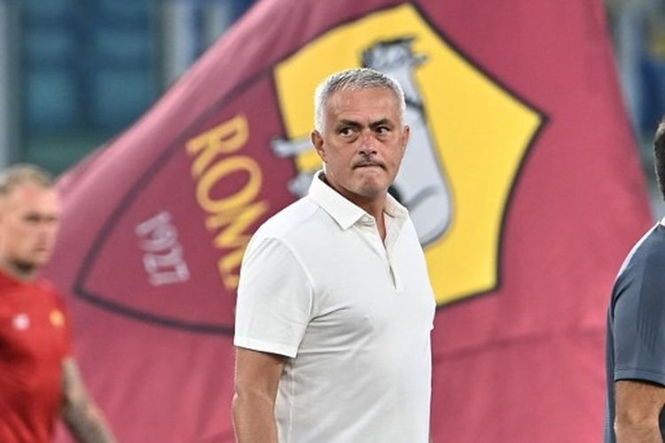 Pelatih AS Roma Jose Mourinho.