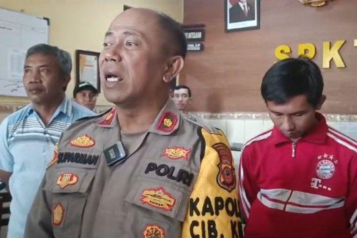 Kapolsek Cibeunying Kidul, Kompol Suparman saat menjelaskan soal dugaan pungli yang dilakukan tukang ojek pangkalan dengan dalih mengawal bus pariwisata yang akan ke Kafe De Tuik, Rabu 5 Februari 2025. 

