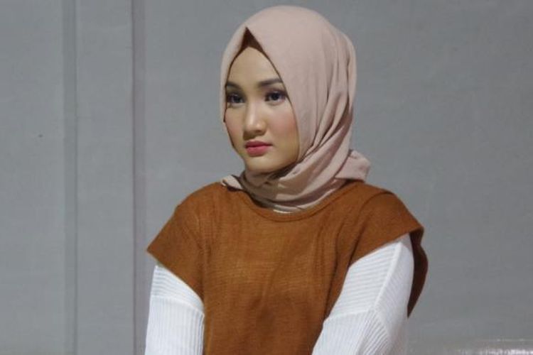 Fatin Shidqia menjalani shooting klip video Salahkah Aku Terlalu Mencintaimu di Studio 14, Jalan H Kelik, Jakarta Barat, Jumat (30/9/2016).