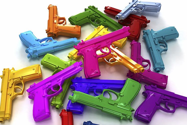 Bagaimana Kenalkan Mainan  Pistol  untuk Anak 