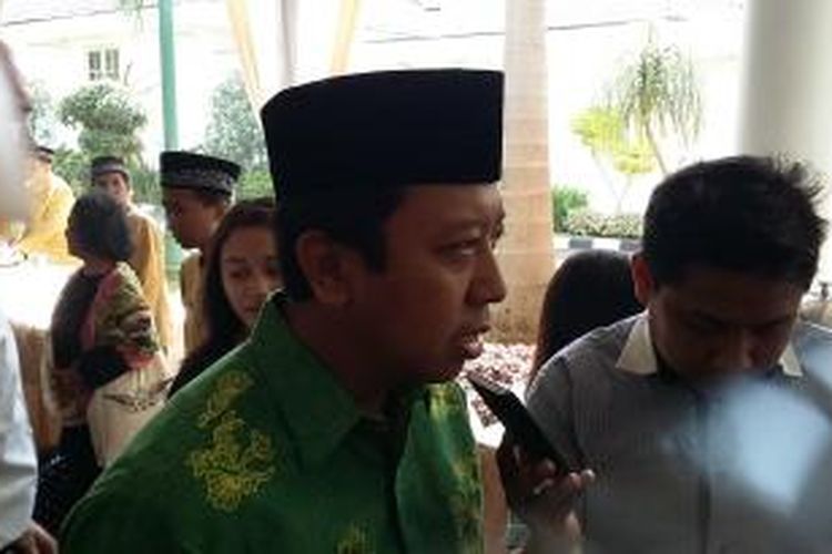 Ketua Umum PPP hasil Muktamar Surabaya, M Romahurmuziy, seusai bersilaturahmi di Istana Wakil Presiden, Jakarta, Jumat (17/7/2015).