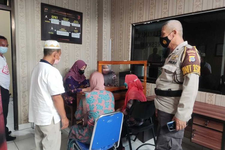 Orangtua korban melaporkan ke Polres Kulon Progo, Daerah Istimewa Yogyakarta, seorang mengaku dukun namun berbuat cabul pada anak di bawah umur. Polisi masih mengembangkan penyelidikan pada kasus ini.