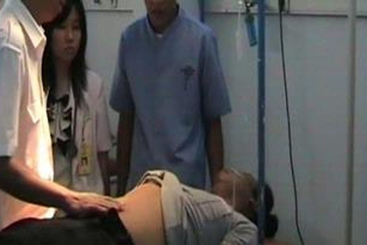 Briptu Aswan Hadi ,salah satu korban luka dalam insiden bentrokan polisi dengan warga Maros Desa Bontojolong, Kec. Turikale. Kab. Maros. Senin(09/05/2011)  