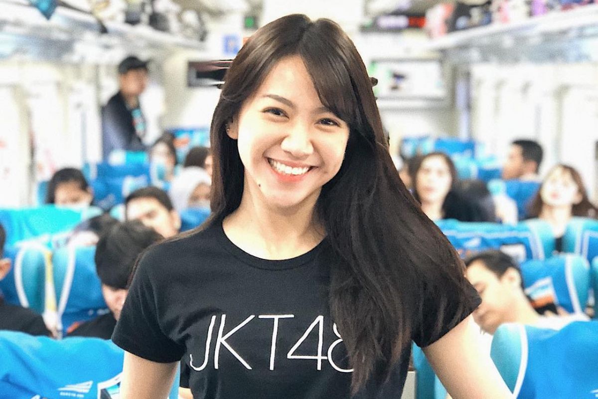 Member JKT48, Shania Junianatha, mengumumkan kelulusanya dari grup idola yang membesarkan namanya itu.