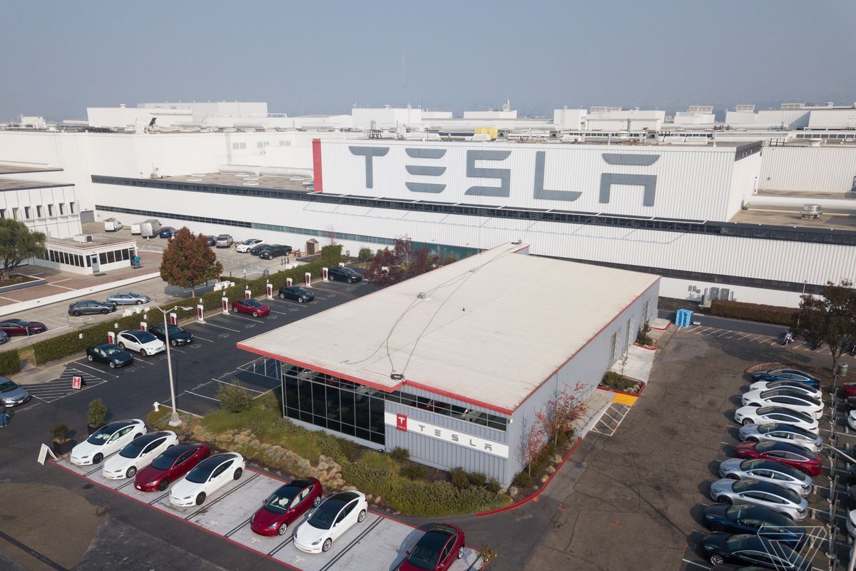 Ilustrasi Pabrik Mobil Tesla di Amerika Serikat