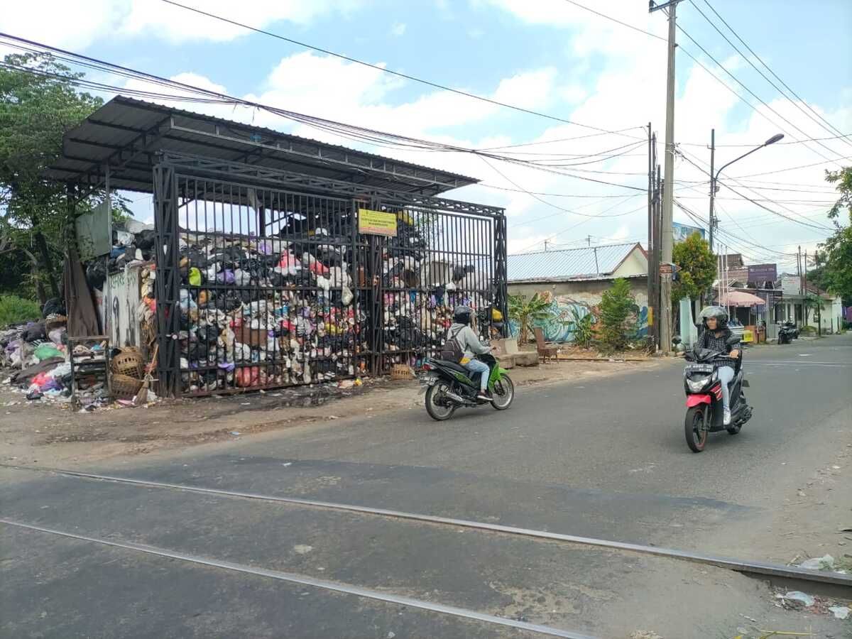 Kantornya Digeruduk Warga Gara-gara Penumpukan Sampah, Ini Respons DLH Yogyakarta