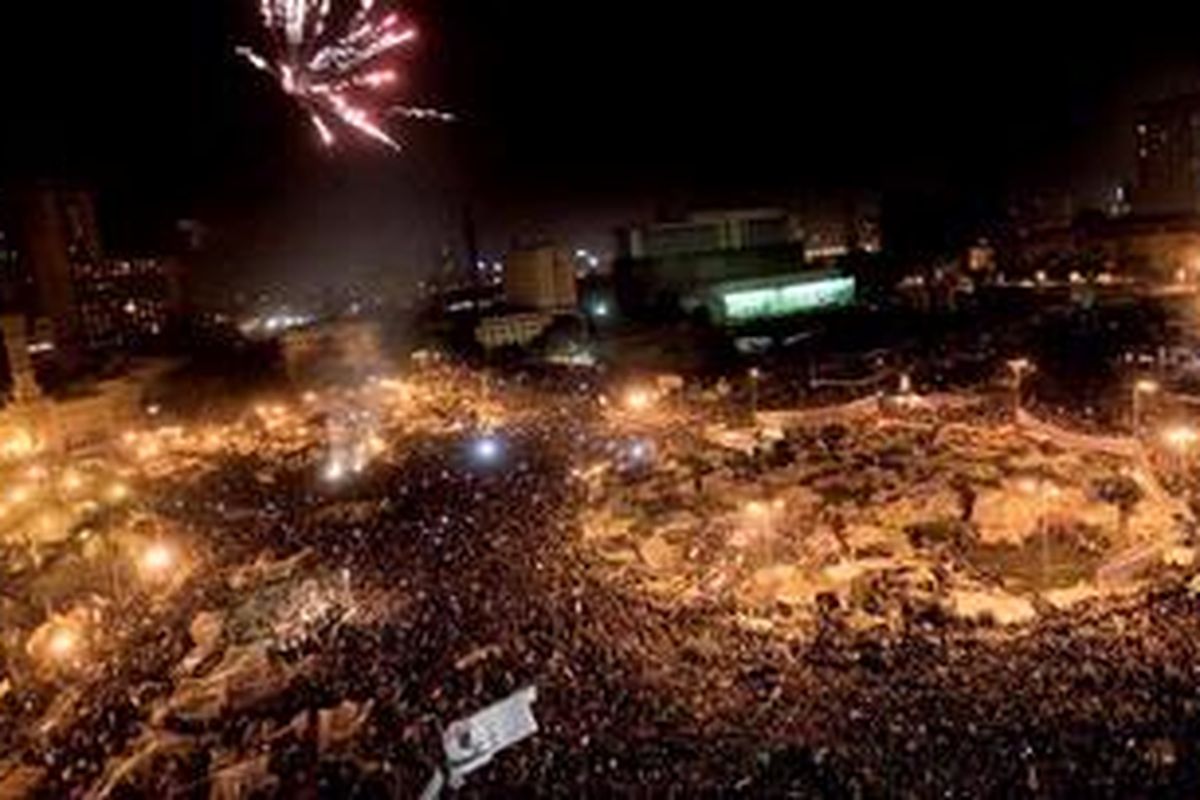 Jutaan pengunjuk rasa antipemerintah berkumpul di Tahrir Square, merayakan kemenangan revolusi Mesir pascapengumuman mundurnya Presiden Hosni Mubarak, Jumat (11/2/2011).