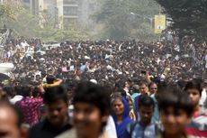 7.000 Orang Berkumpul Menanti Jenazah Sridevi Dimakamkan