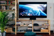 8 Hal yang Tidak Boleh Dilakukan pada TV Layar Datar
