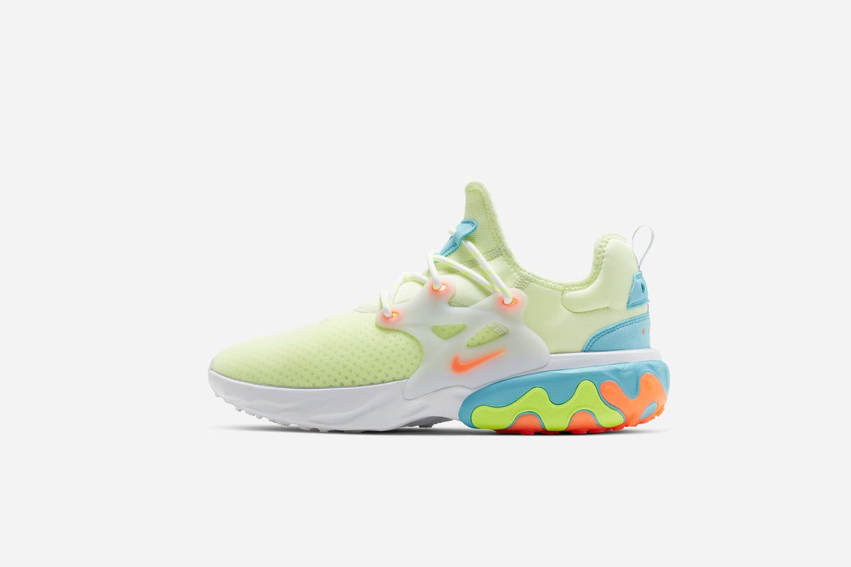 Sepatu best sale nike react