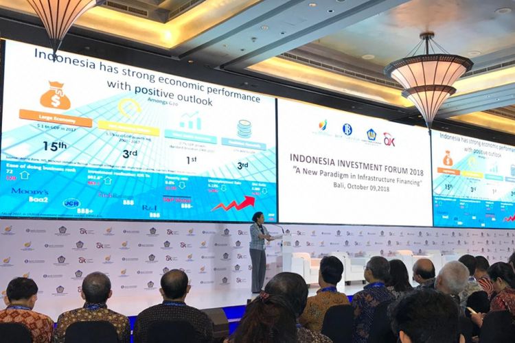 Menteri BUMN Rini Soemarno saat memberi keynote speech dalam Indonesia Investment Forum (IIF) 2018, salah satu acara dari rangkaian Pertemuan Tahunan IMF-Bank Dunia di Hotel Conrad, Tanjung Benoa, Bali, Selasa (9/10/2018).