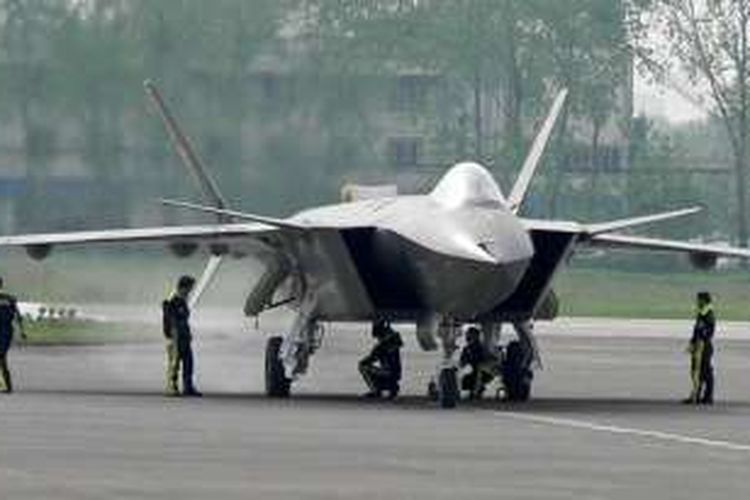 Chengdu J-20 adalah rival terbesar F-22 Raptor milik AS