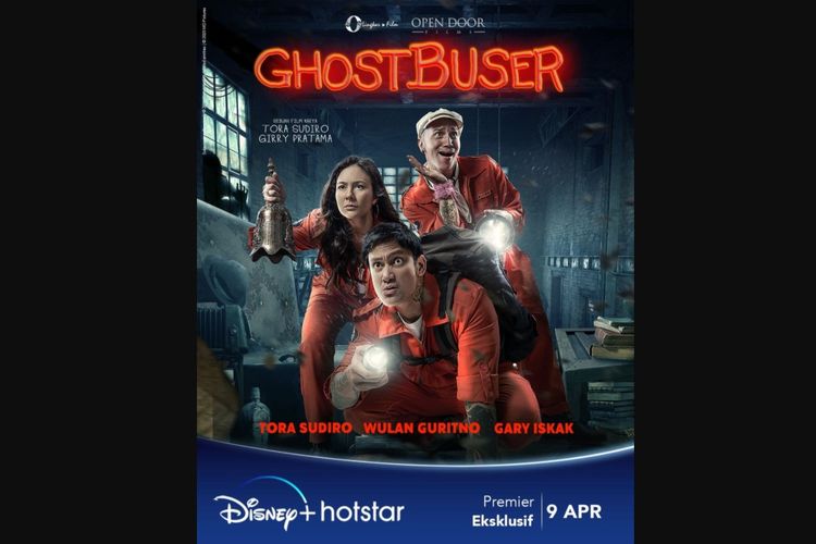 Wulan Guritno, Tora Sudiro, dan Gary Iskak dalam film horor komedi Ghost Buser (2019).