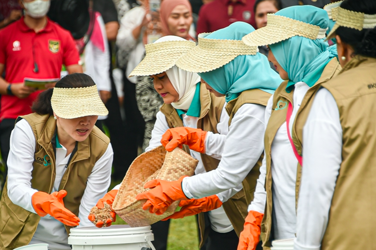 Ibu Negara Iriana Joko Widodo memimpin kegiatan yang dilakukan di Istana Tampak Siring, Ubud, Provinsi Bali (10/6/2023).
