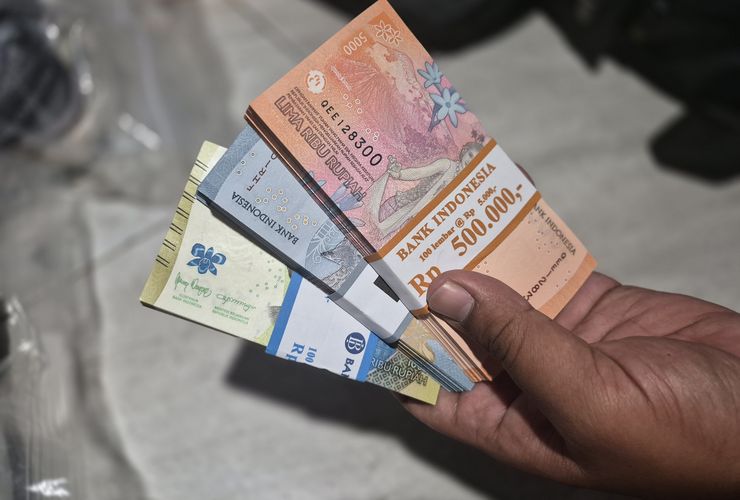 Kisah Pekerja yang Tak Pernah Menikmati THR Sendiri: Saya Percaya Kalkulator Tuhan