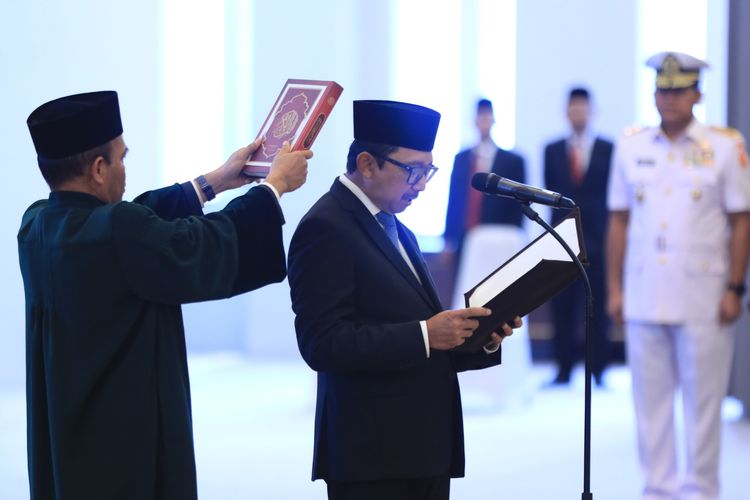 Deputi Gubernur Bank Indonesia (BI) Juda Agung dilantik sebagai Anggota Dewan Komisioner Otoritas Jasa Keuangan (OJK) Ex-officio Bank Indonesia.