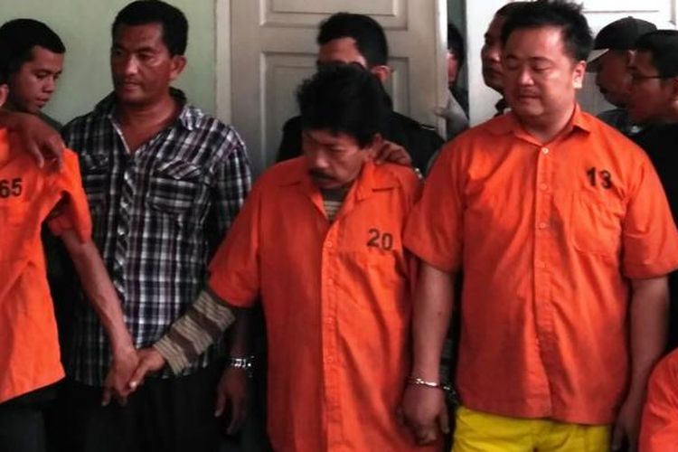 Lima dari tujuh pembunuh bayaran yang disewa untuk membunuh Kuna, pemilik toko senjata di Medan, Minggu (22/1/2017)