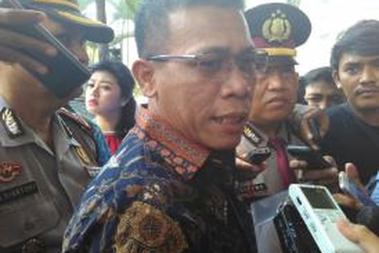 Anggota Komisi III DPR RI Masinton Pasaribu datang ke Gedung KPK, Jakarta, Selasa (22/9/2015), untuk mengadukan dugaan gratifikasi yang diberikan Direktur Utama PT Pelindo II R J Lino kepada Menteri Badan Usaha Milik Negara Rini Soemarno.