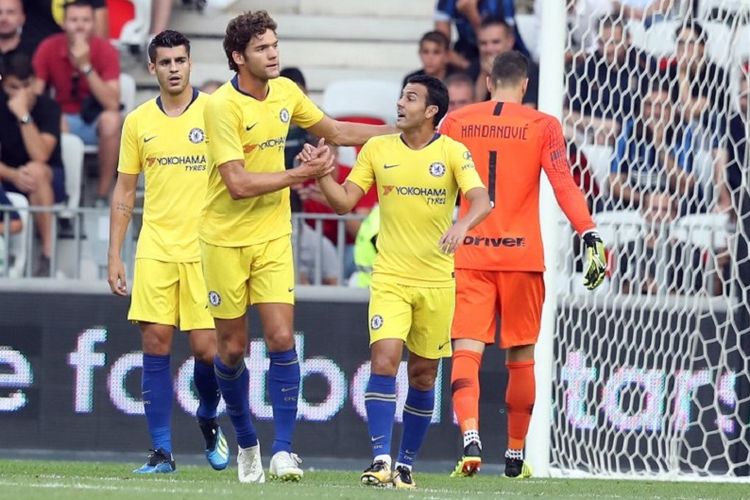 Pedro merayakan gol Chelsea ke gawang Inter Milan bersama Marcos Alonso dan Alvaro Morata pada pertandingan ICC 2018 di Nice, 28 Juli 2018. 