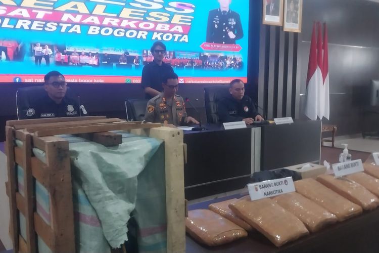 18 Kg Ganja Diamankan di Terminal Bubulak Bogor, Kurir Ditangkap di Sidoarjo