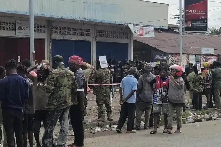 Gelar Aksi di Nabire, Massa Tuntut Penegakan Hukum Kasus Penembakan di Distrik Kemburu