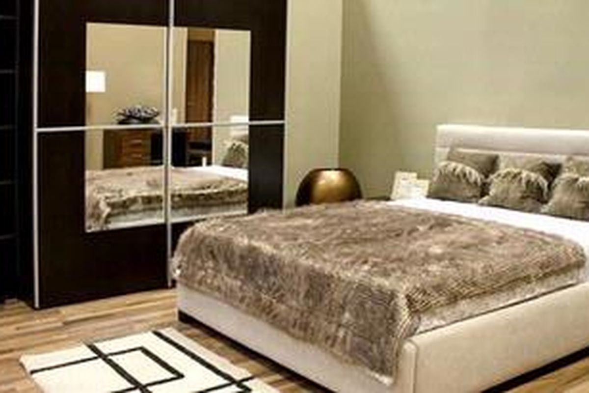 Khusus untuk menata kamar baru, kita bisa mencoba kombinasi contoh bahan, mulai dari wall cover dengan perabot, bahan lantai, hingga langit-langit.  