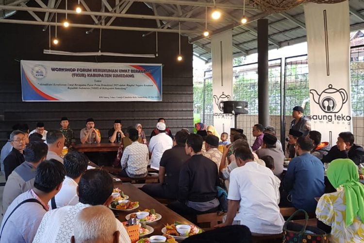Forum Kerukunan Umat Beragama mengajak seluruh warga Sumedang tidak menjadi bagian dari people power dan tidak bertolak ke Jakarta 22 Mei, Minggu (19/5/2019). 