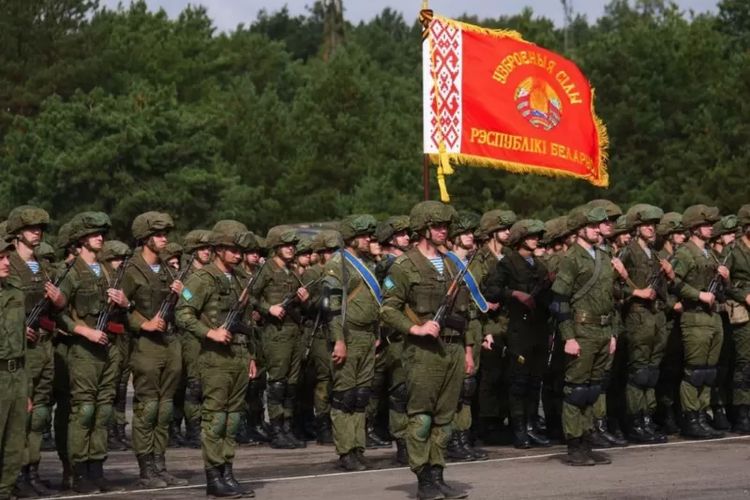 Secara teoritis, tentara Belarus dapat bergabung dalam perang, tetapi menurut beberapa ahli hal itu tidak mungkin.
