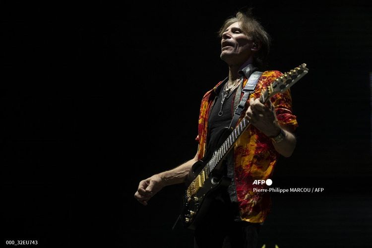 Gitaris asal Amerika Serikat Steve Vai tampil di festival Las Noches del Botanico di Madrid, Spanyol, pada 18 Juli 2022. 
