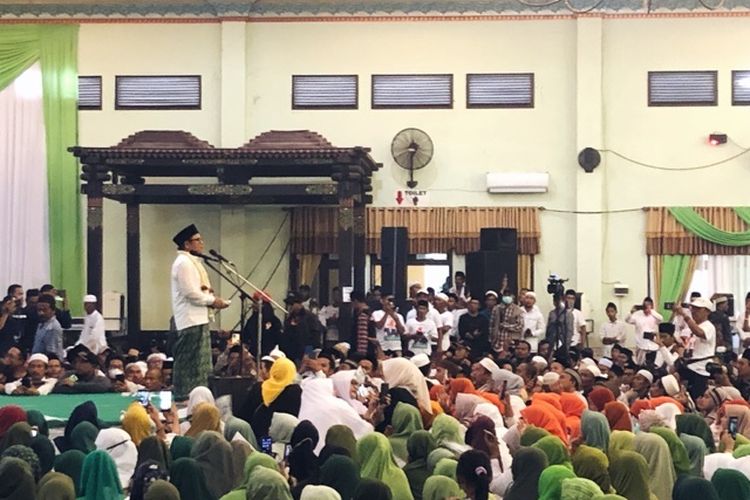 Cawapres nomor urut 1 Muhaimin Iskandar saat berkampanye  di Gedung Adi Poday, Sumenep, Madura, Rabu (31/1/2024).