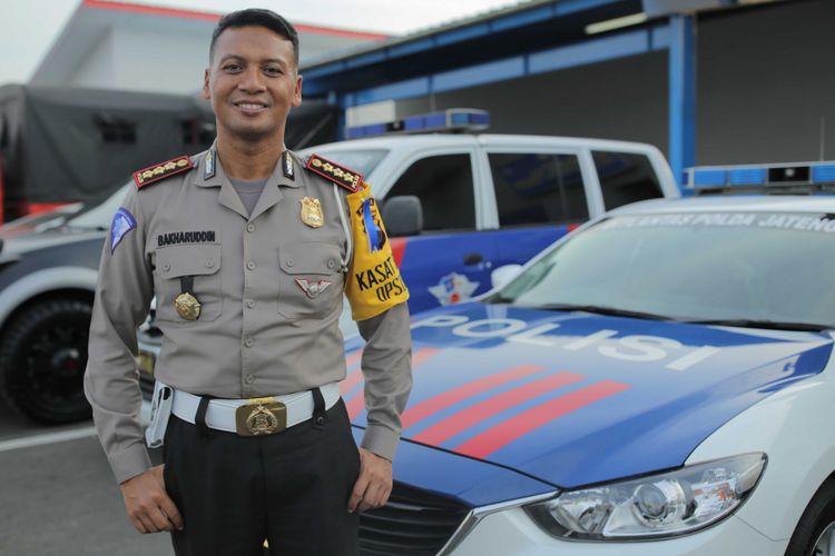 Kombes. Pol. Dr. Baharuddin Muhammad Syah, MS M.Si selaku Dirlantas Polda Jateng berpose seusai wawancara di Gerbang Tol Brebes Timur, Jawa Tengah, Jumat (23/6/2017).