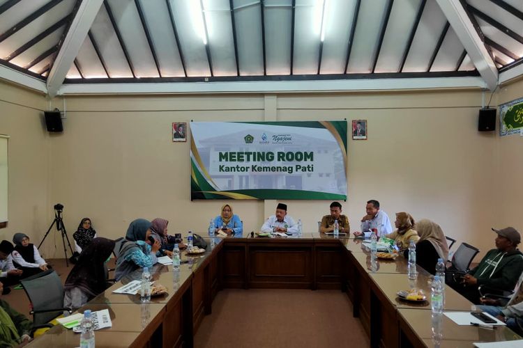Wali Santri Geruduk Kemenag Pati, Tolak Penutupan Ponpes Ndholo Kusumo