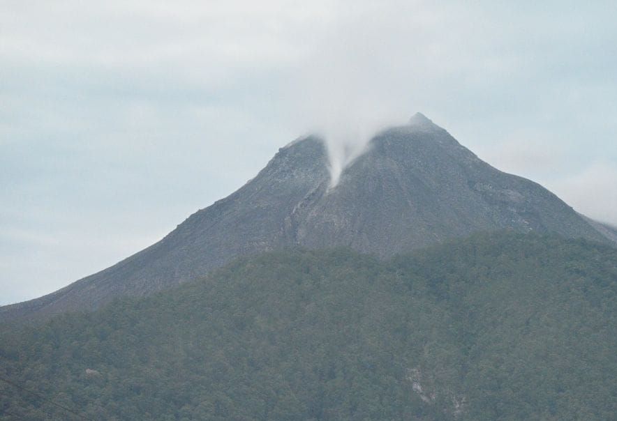 Warga 2 Desa Diimbau Waspada Banjir Lahar Gunung Lewotobi Laki-laki