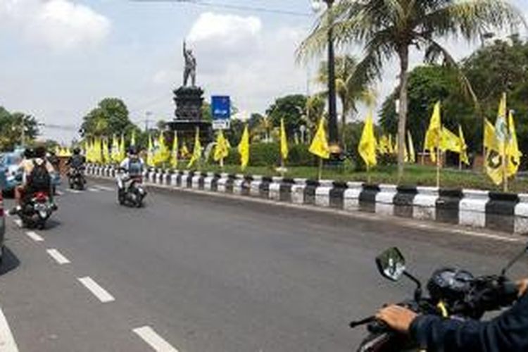 Atribut Partai Golkar di Denpasar