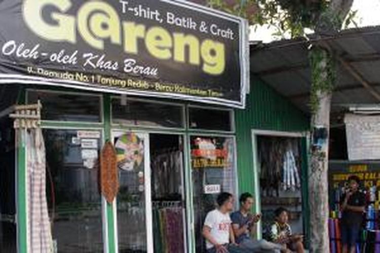 Toko Gareng, toko oleh-oleh di Tanjung Redeb, Kabupaten Berau, Kalimantan Timur. Aneka suvenir khas Kalimantan tersedia di sini.
